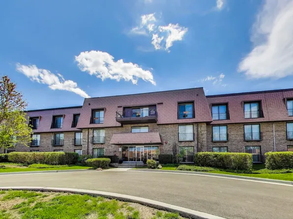 3950 Dundee Rd APT 210, Northbrook, IL 60062