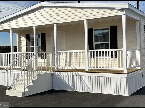 7 Center Dr, Nottingham, PA 19362