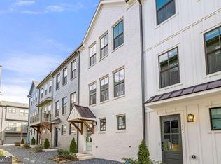 155 Chestnut Cir, Atlanta, GA 30342