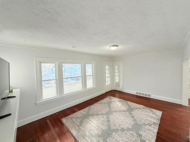 15711 Grovewood Ave #2 — Photo 5