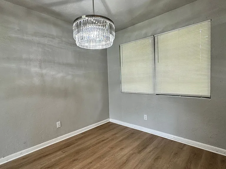 804 La Marche Dr — Photo 5
