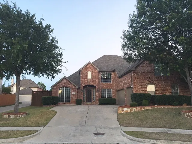 715 Wheaton Ct — Photo 2