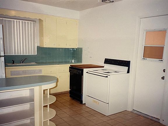 5th image of 2009 Bayview Dr