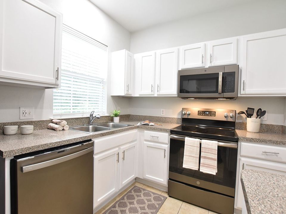 1st image of 677 NW 29th Ave #8723374
