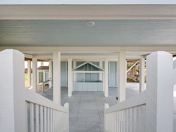 5th image of 3120 James St