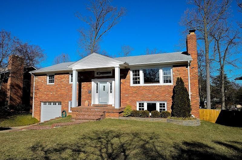 1st image of 3307 Dauphine Dr