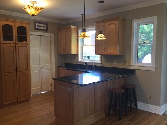 4th image of 715 N 2nd Ave