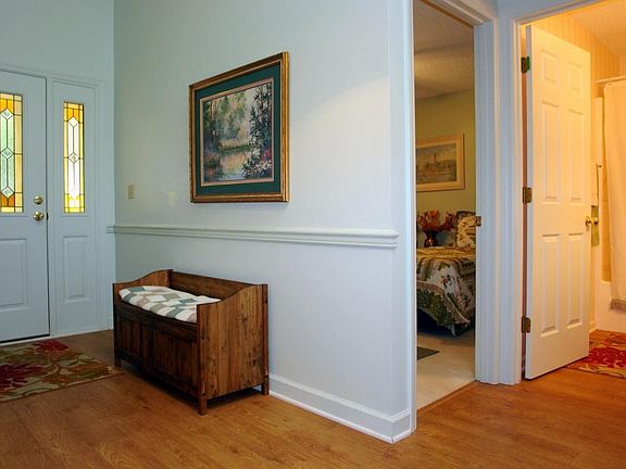 4th image of 330 Lake Catherine Cir