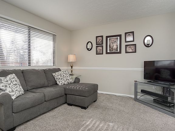 002_Living Room_03182020