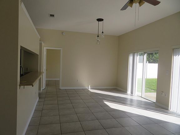 3rd image of 12148 Blackheath Cir