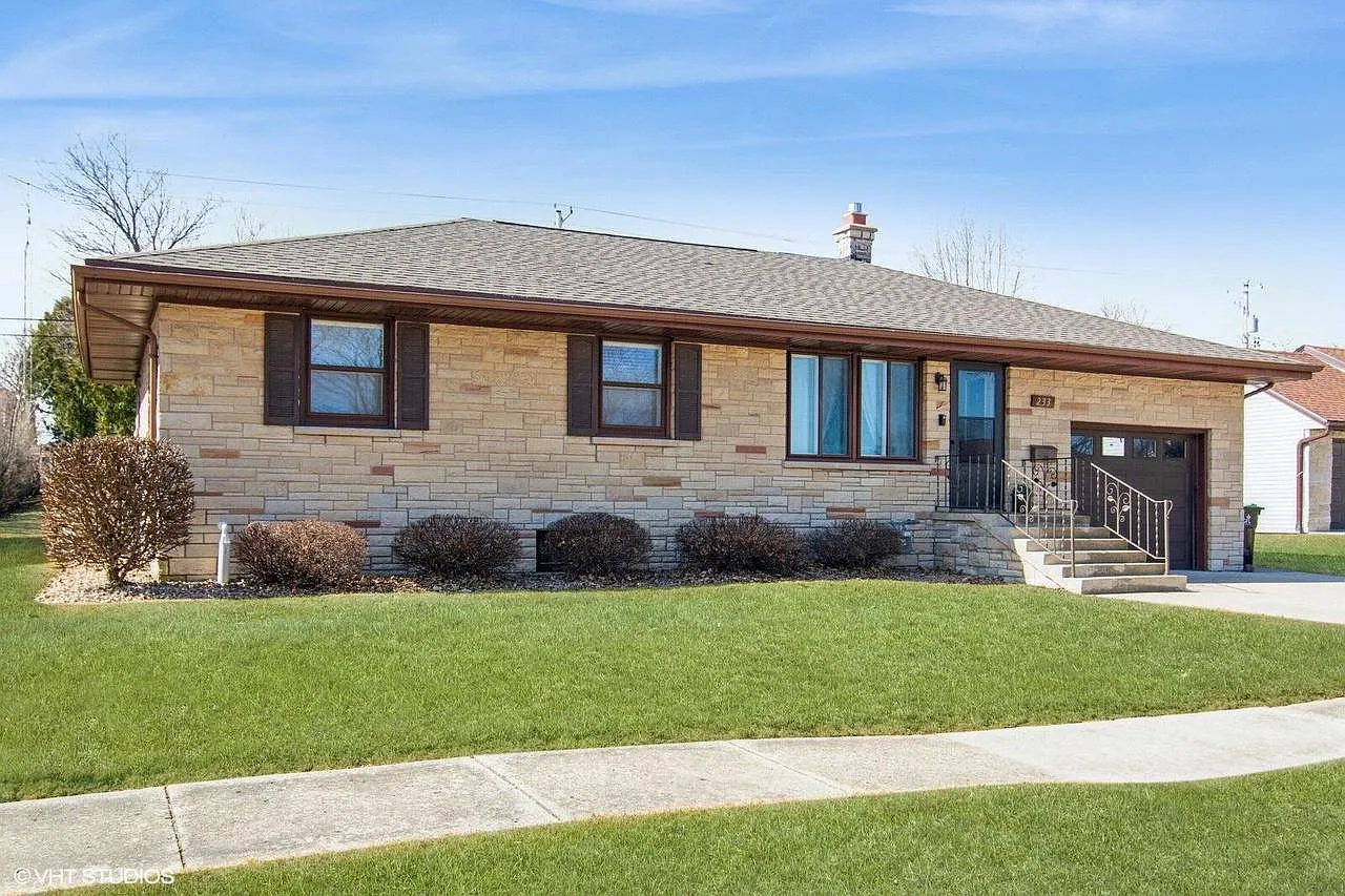233 Grand BOULEVARD photo 1