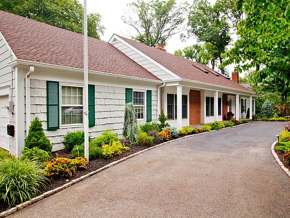 2nd image of 28 Holton Ln