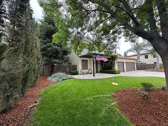 3rd image of 2446 N Oak Grove Ct