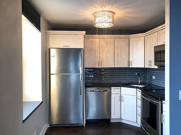 3rd image of 3660 N Lake Shore Dr APT 4211