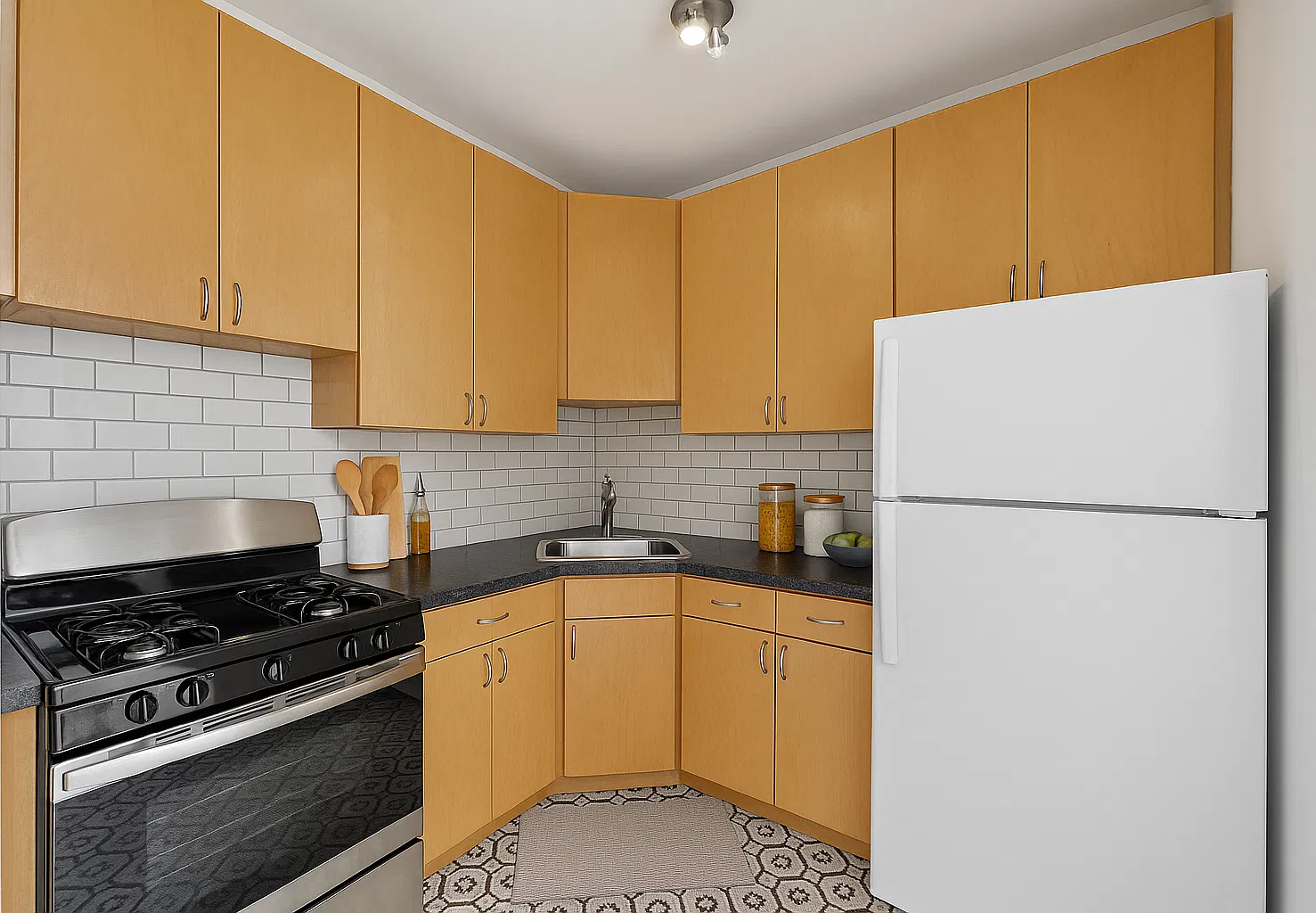 5 Sutton Street — Photo 2