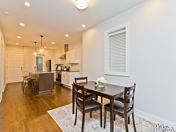 2nd image of 856 N Hermitage Ave APT 1F