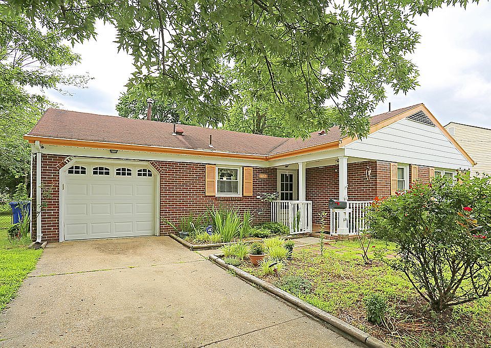 1st image of 372 Green Meadows Dr