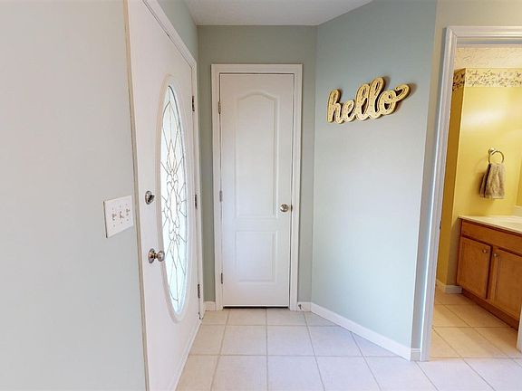 2nd image of 8961 Crimson Oak Dr