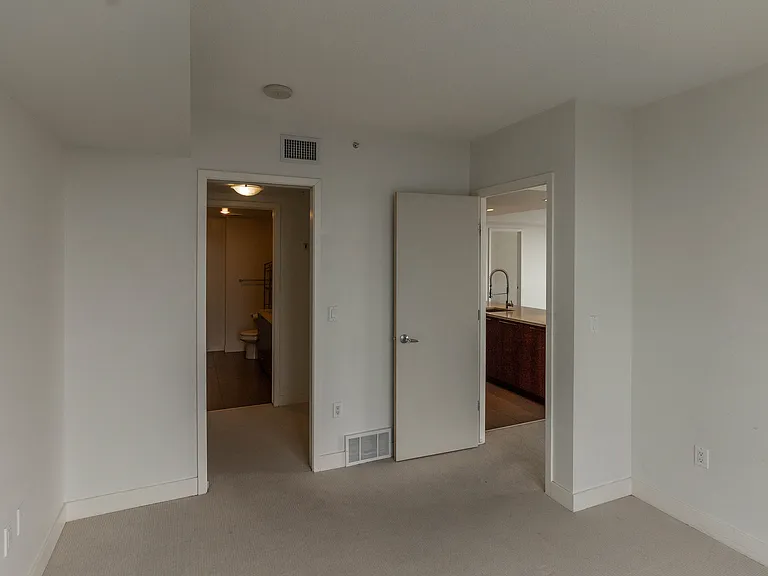 1118 12th Ave SW #1706 — Photo 12