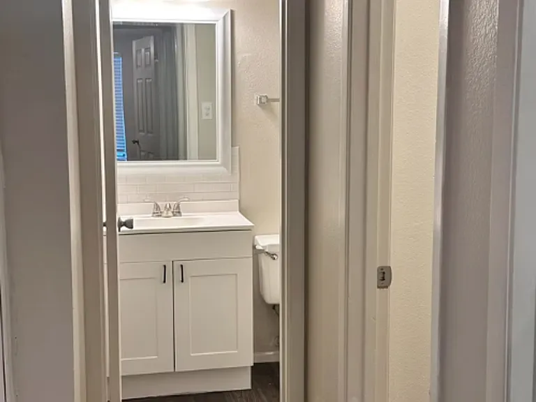 Sonterra West Apartments — Photo 9