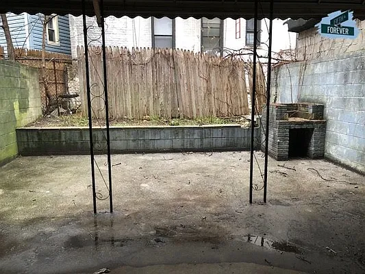 Rented by Fifth & Forever LLC | media 21