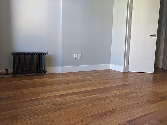 5th image of 502 Jackson Ave #1M