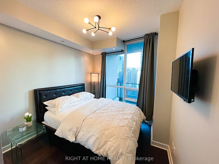 33 Bay St #3213 — Photo 17