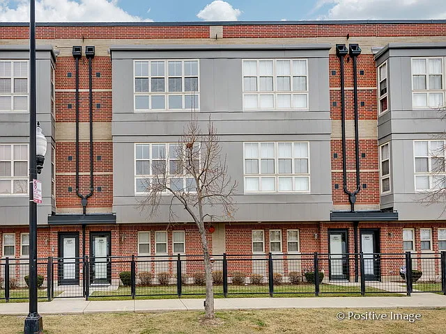 2309 S Wabash Ave photo 1