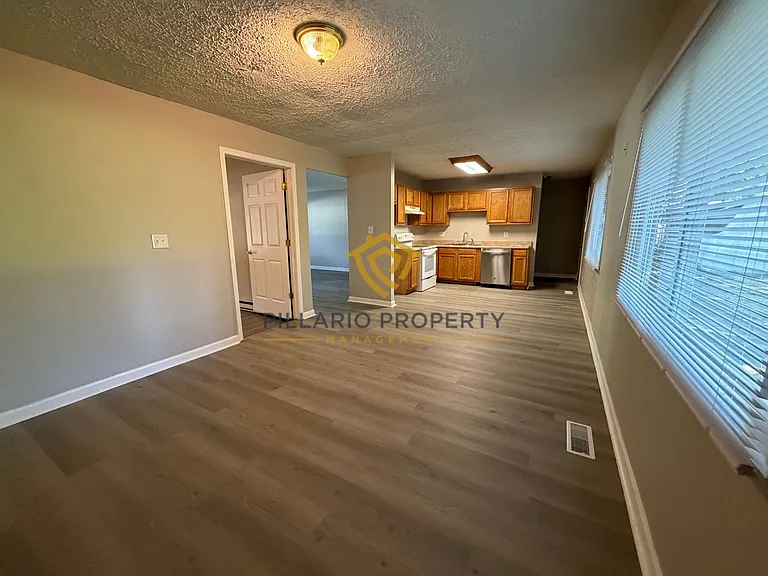 4441 N Vinewood Ave — Photo 3