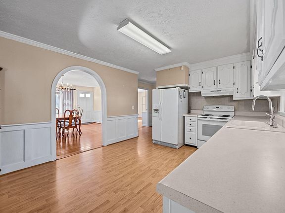 4th image of 3833 Dunn Rd