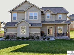 15907 Mary St, Omaha, NE 68116