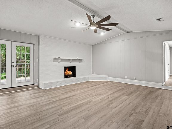 5th image of 105 Kent Dr
