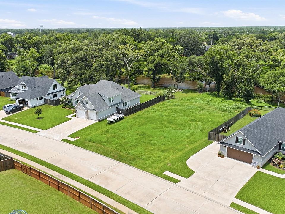 1st image of 208 Creekside Ln
