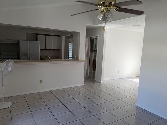 2nd image of 5825 W Amelia St