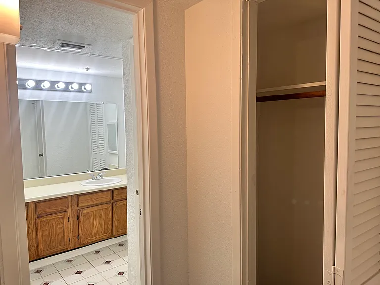 7313 Gulf Fwy #409 — Photo 31