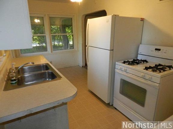 2nd image of 2131 Cowern Pl E