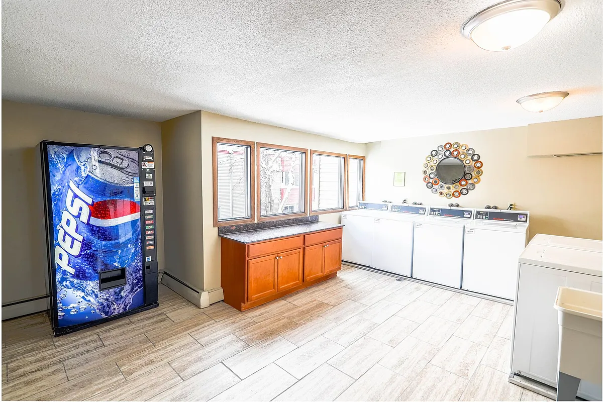 Building Photo - Lakewood Isles