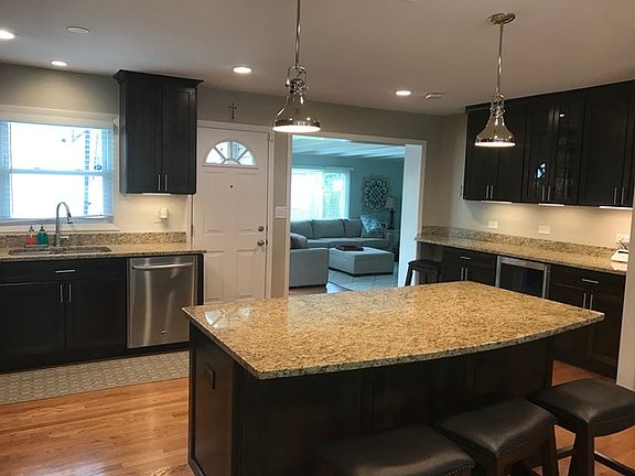 4th image of 624 Berkshire Ln