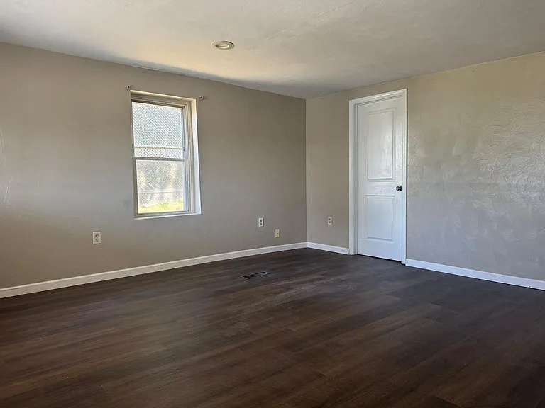 291 Maryland Ave — Photo 4