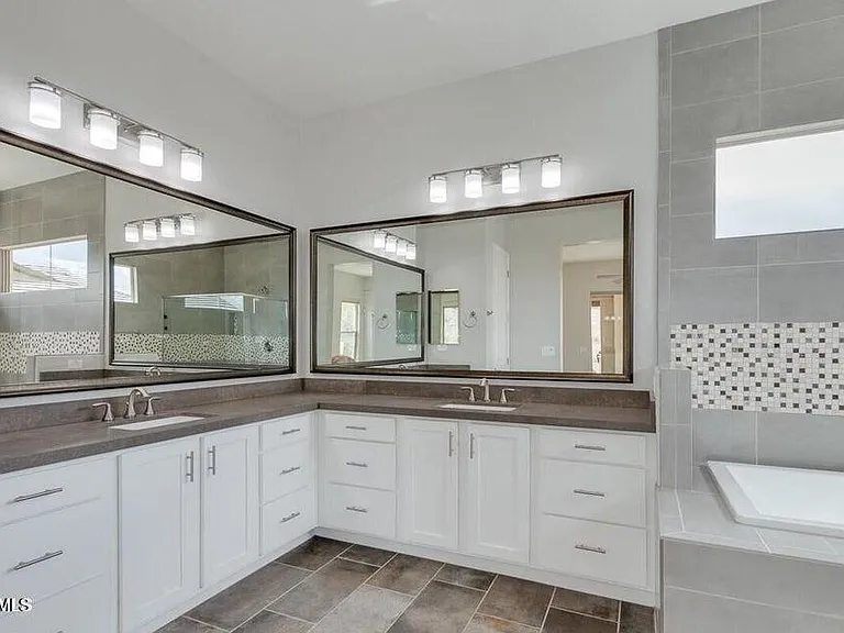 4390 Noble Dr — Photo 7