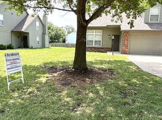 2605 W 30th St, Lawrence, KS 66047