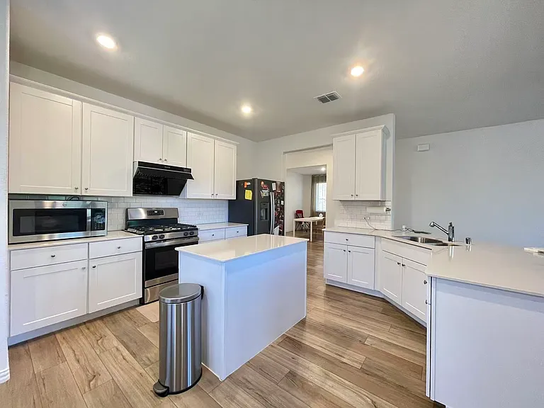 8413 Butterfly Ln — Photo 3