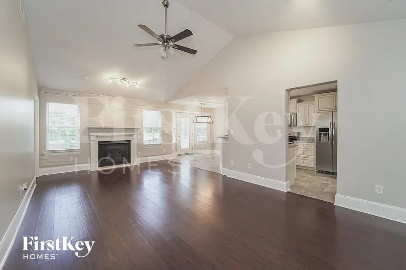 4 bed, 2.0 bath, 1737 sqft, $2,315 — Photo 4