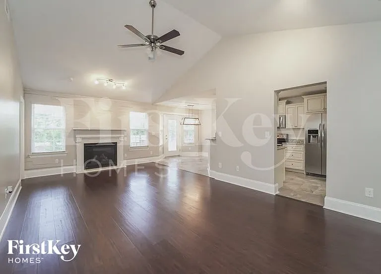 115 Kings Dr — Photo 4