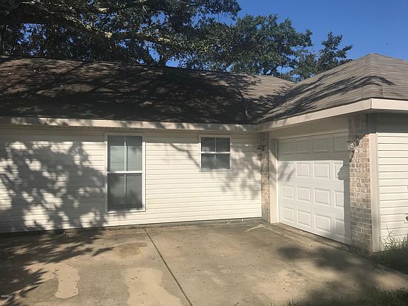 3rd image of 102 Hawthorne Dr