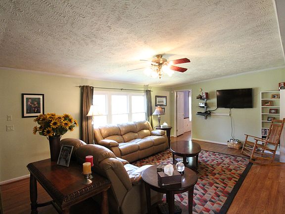 3rd image of 306 Ledford Dr