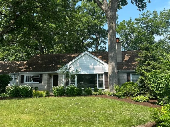 4N370 Pine Grove Ave, Bensenville, IL 60106