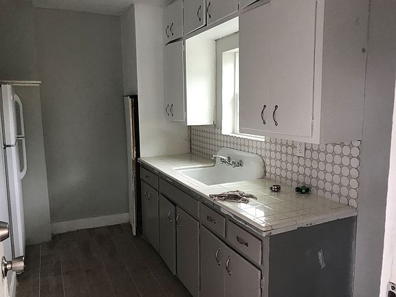 5th image of 326 1/2 N Philadelphia Ave