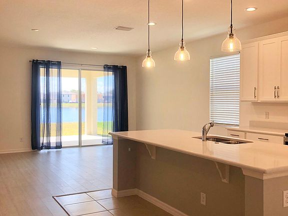 3rd image of 5562 Sabal Dr