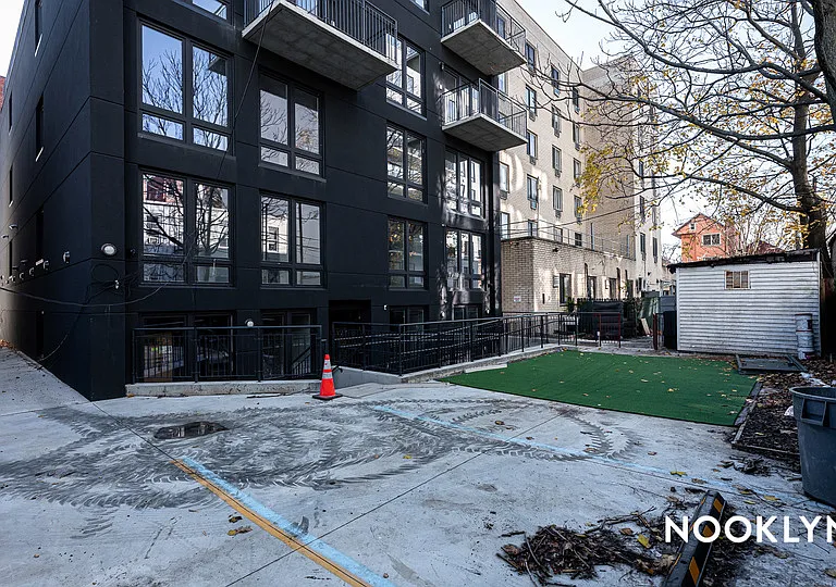 210 Parkville Ave #4C — Photo 43